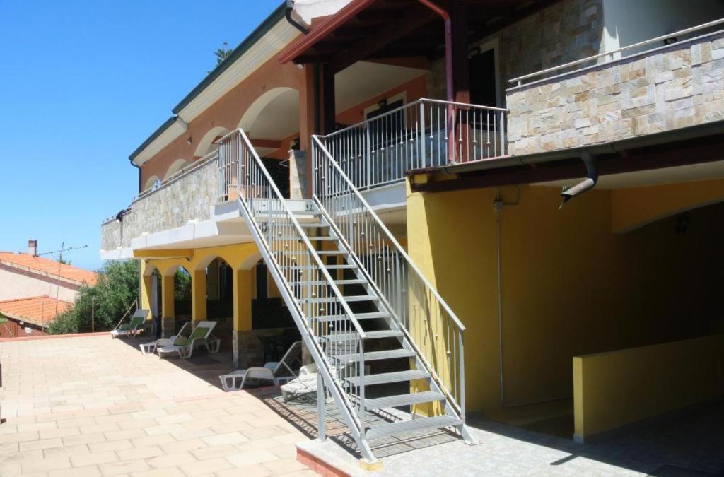 Gli Appartamenti Sul Mare Valledoria  Exterior photo